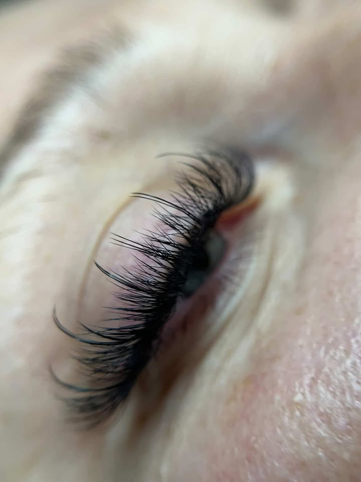 Classic & Volume Lash Extensions